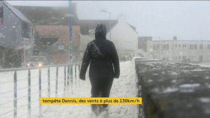 La tempête Dennis a plongé dans le noir des dizaines de milliers de foyers