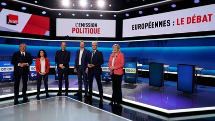 François Bayrou, Manon Aubry, Raphaël Glucksmann, Yannick Jadot, Laurent Wauquiez et Marine Le Pen, lors du premier débat de "L'Emission politique" de France 2, le 22 mai 2019 à Saint-Cloud (Hauts-de-Seine).&nbsp; (LIONEL BONAVENTURE / AFP)