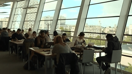 La bibliothèque de Rennes un dimanche après-midi
 (France 2 Culturebox capture d&#039;écran)