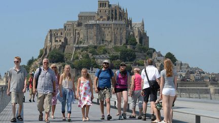 Le nouveau pont-passerelle du Mont-Saint-Michel est ouvert aux piétons (22 juillet 2014)
