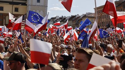 Manifestation contre la dérive autoritaire du gouvernement à Varsovie (Pologne), le 4 juin 2023. (WOJTEK RADWANSKI / AFP)