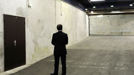 Le 29 avril 2012, Paris. Dans les coulisses, avant son grand meeting au Palais Omnisports de Paris Bercy. (FRED DUFOUR / AFP)