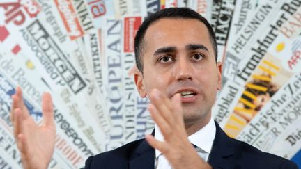 Le vice-Premier ministre italien, Luigi Di Maio, lors d'une conférence de presse le 9 novembre 2018 à Rome. (TIZIANA FABI / AFP)