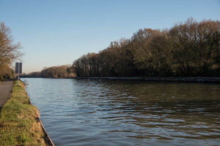 Le canal Seine-Nord Europe, photographié en novembre 2016 à Aubencheul-au bac, près d'Arras dans le nord de la France.&nbsp; (PHILIPPE HUGUEN / AFP)