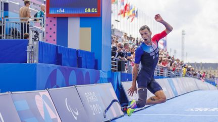 Le saut de joie d'un double champion olympique. Déjà sacré à Tokyo, très attendu à Paris avec son statut de porte-drapeau, Alexis Hanquinquant a écrasé la concurrence sur le triathlon PTS4, le 2 septembre, et termine avec une minute d'avance sur ses poursuivants. Il reste ainsi invaincu depuis 2017. (STEPHANE ALLAMAN / SIPA)