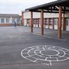 La cour déserte de l'école élémentaire La Garenne à Saint-Médard-en-Jalles (Gironde) le 15 avril 2020. (VALENTINO BELLONI / HANS LUCAS)