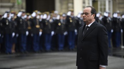 Le président François Hollande à la préfecture de police de Paris, le 7 janvier 2016. (MARTIN BUREAU / AFP)