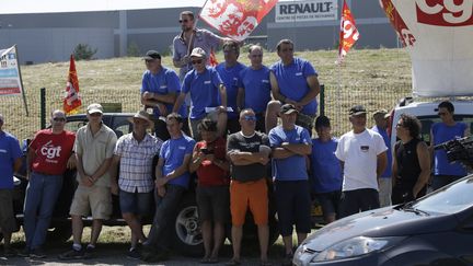 Des employés de GM&amp;S bloquent le site Renault de Villeroy (Yonne), le 18 juillet 2017. (PASCAL LACHENAUD / AFP)