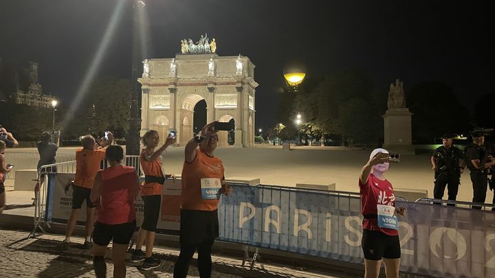 Des coureurs des 10 kilomètres pour Tous, le dimanche 11 août, à Paris. (Sasha Beckermann/France info: sport)