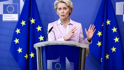 La présidente de la Commission européenne Ursula von der Leyen&nbsp;lors d'une conférence de presse sur l'énergie à Bruxelles (Belgique), le 7 septembre 2022. (KENZO TRIBOUILLARD / AFP)