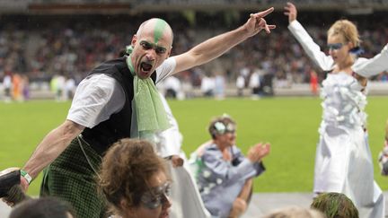 Le défilé de la biennale de la danse 2016 était organisé au stade de Gerland afin d'assuer la sécurité des participants et des spectateurs
 (ROMAIN LAFABREGUE / AFP)