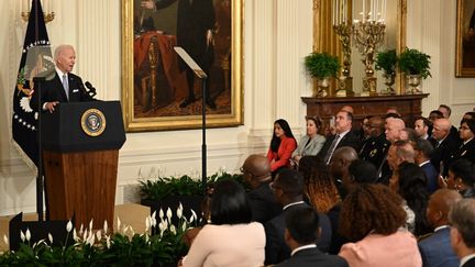 Le président américain Joe Biden s'exprime à la Maison Blanche à Washington&nbsp;(Etats-Unis), le 25 mai 2022. (JIM WATSON / AFP)