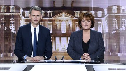 Christophe Jakubyszyn et Nathalie Saint-Cricq, qui animeront le débat de l'entre-deux-tours de l'élection présidentielle, mardi 3 mai 2017. (ERIC FEFERBERG / AFP)