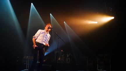 Alain Souchon sur scène au Printemps de Bourges (Cher) le 27 juin 2021 (GUILLAUME SOUVANT / AFP)