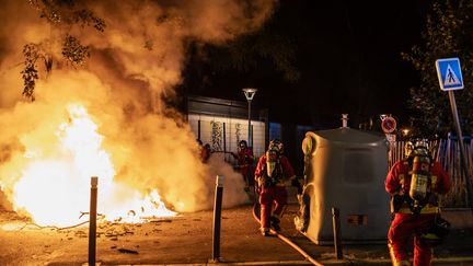 Un incendie en Seine-Saint-Denis, le 29 juin 2023, lors des violences urbaines après la mort de Nahel. (photo d'illustration) (GAUTHIER BEDRIGNANS / HANS LUCAS / AFP)