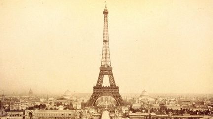 La Tour Eiffel vue du Trocadéro en 1889
 (Artokoloro / Quint Lox / Aurimag / ARTOKOLORO QUINT LOX / Aurimages)