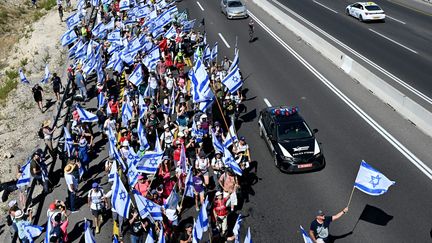 Une marche de Tel Aviv à Jérusalem pour protester contre le projet de réforme judiciaire a rassemblé des dizaines de milliers de personnes. Ici le 22 juillet 2023 (DEBBIE HILL / MAXPPP)