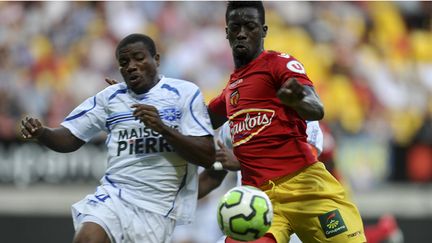 Le Manceaux Cissé prend le meilleur sur le défenseur auxerrois