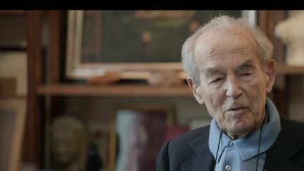 Robert Badinter s'est éteint, vendredi 9 février. Parmi ses combats, l'abolition de la peine de mort, mais aussi la dépénalisation de l'homosexualité, ainsi que l'état des prisons en France. (France 2)