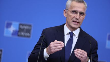 le secrétaire général de l'Otan, Jens Stoltenberg, à Bruxelles (Belgique), jeudi 24 mars 2022.&nbsp; (KENZO TRIBOUILLARD / AFP)