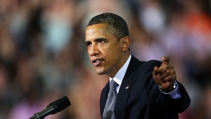 Le pr&eacute;sident am&eacute;ricain, Barack Obama, prononce un discours sur le contr&ocirc;le des armes &agrave; feu &agrave; l'universit&eacute; de Hartford, dans le Connecticut (Etats-Unis), le 8 avril 2013, non loin de l'endroit o&ugrave; s'est produite une fusillade meurtri&egrave;re en d&eacute;cembre 2012. (SPENCER PLATT / GETTY IMAGES NORTH AMERICA)