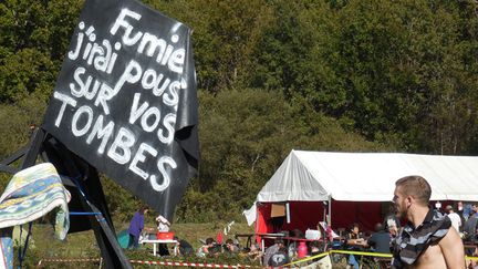 &nbsp; (Sur le site occupé du barrage de Sivens, le lendemain de la mort de Rémi Fraisse © Maxppp)