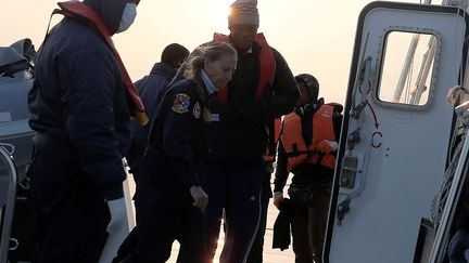 Nous avons passé quatre heures dans la mer... L'eau était si froide en mars. Vous ne pouvez pas bouger (dans le bateau). Si vous vous déplacez, les gens crient: "Hé, vous voulez que les gens meurent?"» Alors qu’il traverse la mer Egée, il est recueilli par des garde-côtes grecs et déposé sur l’île de Lesbos en mars 2016.
 (Alkis Konstantinidis / Reuters)