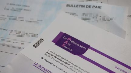 Les explications sur le prélèvement à la source. (MAXPPP)