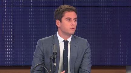 Gabriel Attal, porte-parole du gouvernement, était l'invité du "8h30 franceinfo", jeudi 15 octobre 2020. (FRANCEINFO / RADIOFRANCE)