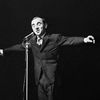 Charles Aznavour sur la scène de l'Alhambra, à Paris, le 12 décembre 1960. (UNIVERSAL PHOTO / SIPA)