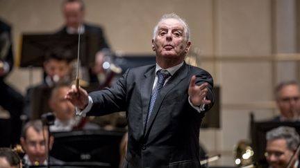 Daniel Barnboim conduit le Staatskapelle Berlin en octobre 2018. (MICHAEL KAPPELER / DPA)