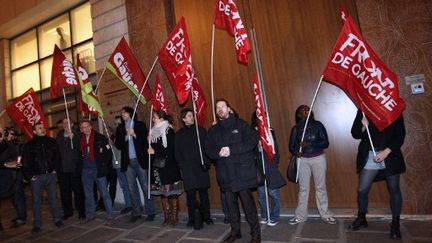 Des militants du Front de gauche pendant une manifestation contre Standard & Poor's en janvier à Paris (AFP PHOTO ALEXANDER KLEIN)