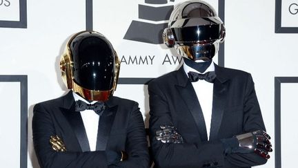 Le duo français de musique électronique Daft Punk à la 56e cérémonie des Grammy Awards en 2014. C'est la dernière fois qu'ils se sont produits en live. 
 (JASON MERRITT / GETTY IMAGES NORTH AMERICA / AFP)