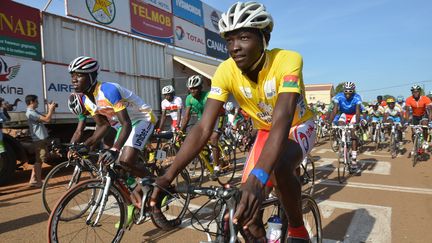 Des concurents du Tour du Faso en 2013&nbsp; (AHMED OUOBA / AFP)