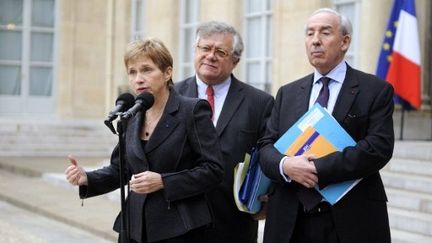 Laurence Parisot, Benoit Roger-Vasselin et Jean-François Pilliard à l'Elysée, le 18 janvier 2012. (ERIC FEFERBERG / AFP)