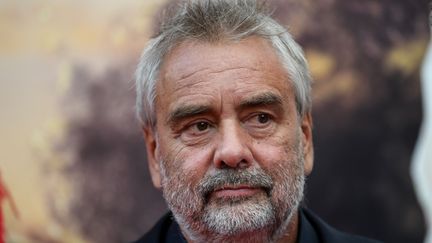 Le réalisateur Luc Besson, sur un tapis rouge à Baden-Wurtemberg en Allemagne, le 12 septembre 2018. (PATRICK SEEGER / DPA)