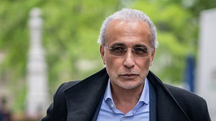 L'islamologue Tariq Ramadan, accusé de viol, arrive au tribunal de Genève (Suisse), le 24 mai 2023, en amont de la lecture du jugement. (FABRICE COFFRINI / AFP)