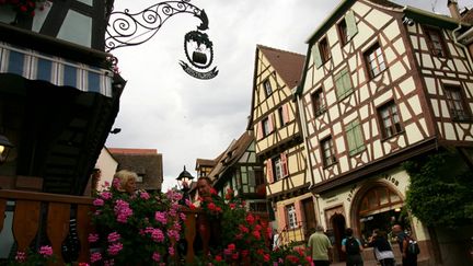 &nbsp; (Village Riquewihr en Alsace, sur la route des vins © Maxppp)