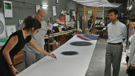 Kyoto Contemporary : travail dans l'atelier de Furoshiki
 (Ateliers de Paris)