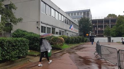 L’entrée du lycée Rabelais dans le 18ème arrondissement de Paris. (FAUSTINE CALMEL / RADIO FRANCE)