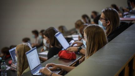 Étudiants en médecine (photo d'illustration). (LUC NOBOUT / MAXPPP)