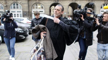 Frank Berton, l'avocat de Salah Abdeslam, le 27 avril 2016 au palais de justice de Paris. (MATTHIEU ALEXANDRE / AFP)