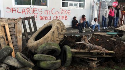 Devant le site de Lampaul-Guimiliau (Finist&egrave;re) des abattoirs Gad, le 10 octobre 2013.&nbsp; (FRED TANNEAU / AFP)