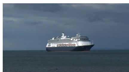 Un nouveau groupe de touristes français est bloqué en mer sur un paquebot à cause du Covid-19. Cette fois-ci, au large du Panama. (France 2)