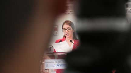 Aurore Bergé, présidente du groupe Renaissance, lors d'une conférence de presse à l'Assemblée nationale, le 16 mai 2023. (QUENTIN DE GROEVE / HANS LUCAS / AFP)