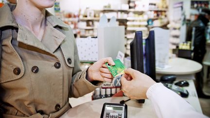 L'émission "Cash Investigation" révèle que les données médicales sont récoltées dans de nombreuses pharmacies en France, sans que le consommateur en soit toujours informé (photo d'illustration). (ALICE S. / BSIP / AFP)