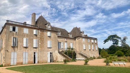 Au château de Montceau, en Saône-et-Loire, des personnes âgées isolées sont accueillies pendant les vacances d'été. (FRANCEINFO / RADIO FRANCE)