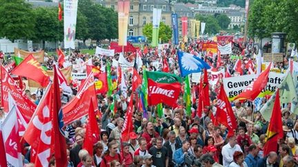 A Stuttgart, en Allemagne, manifestation contre le plan d'austérité du gouvernement d'Angela Merkel. (AFP/UWE ANSPACH GERMANY OUT)