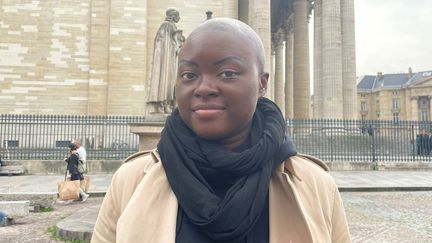 Whitney, 29 ans, atteinte d'un cancer du sein, à Paris. (MANON MELLA / FRANCEINFO)