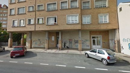 Le cadavre momifié d'une&nbsp;quinquagénaire a été retrouvé dans cet immeuble de Culleredo (Espagne), le 3 juillet 2017. (GOOGLE STREET VIEW)